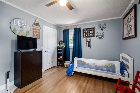 Bedroom - 13705 Old Kentucky Rd, Walling, TN 38587 photo 5 of 7