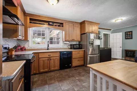 Kitchen - 13705 Old Kentucky Rd, Walling, TN 38587 photo 4 of 4