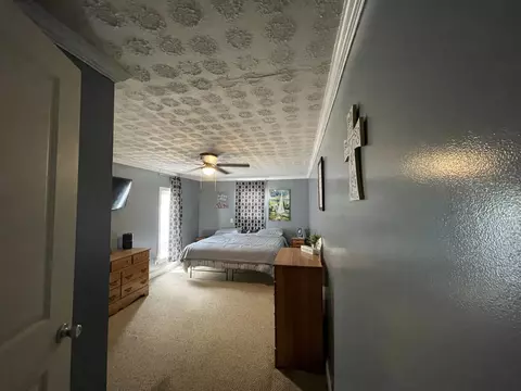 Bedroom - 13705 Old Kentucky Rd, Walling, TN 38587 photo 2 of 7