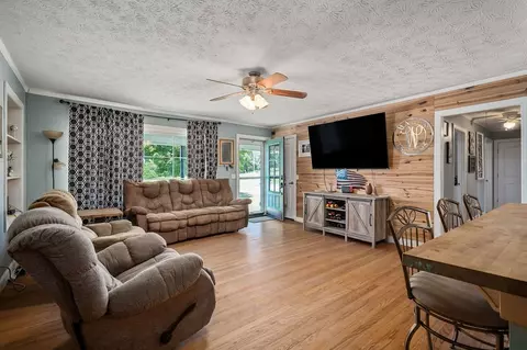 Living - 13705 Old Kentucky Rd, Walling, TN 38587 photo 2 of 3