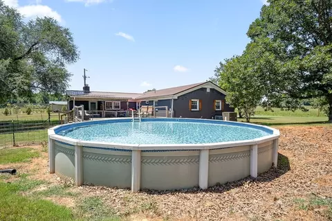 Exterior - 13705 Old Kentucky Rd, Walling, TN 38587 photo 4 of 8