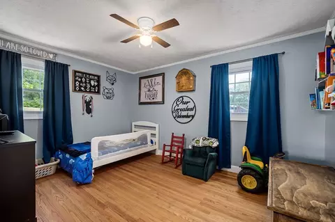 Bedroom - 13705 Old Kentucky Rd, Walling, TN 38587 photo 4 of 7