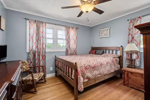 Bedroom - 13705 Old Kentucky Rd, Walling, TN 38587 photo 6 of 7