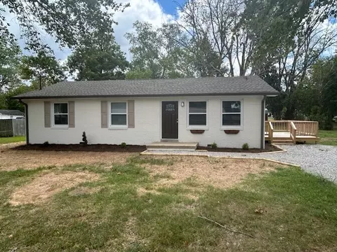 1302 E Grundy St, Tullahoma, TN 37388