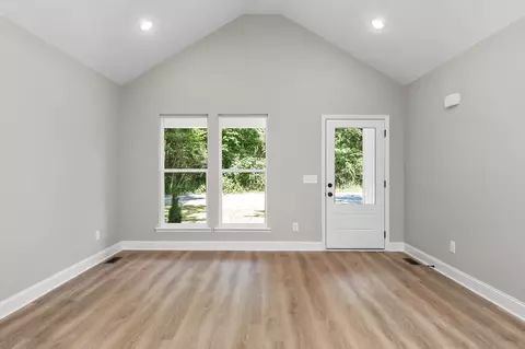 Living - 101 Reece Rd, Baxter, TN 38544 photo 2 of 2