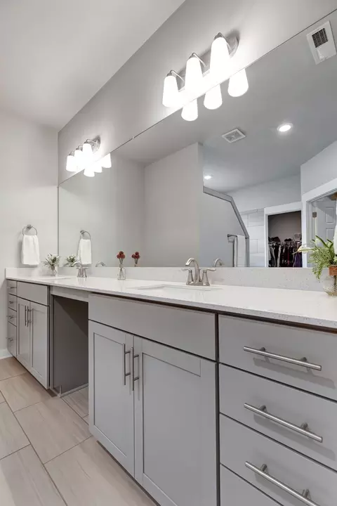 Bath - 1405 Burrows Ave, Murfreesboro, TN 37129 photo 4 of 8