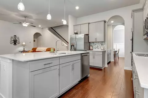 Kitchen - 1405 Burrows Ave, Murfreesboro, TN 37129 photo 6 of 9