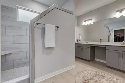 Bath - 1405 Burrows Ave, Murfreesboro, TN 37129 photo 2 of 8