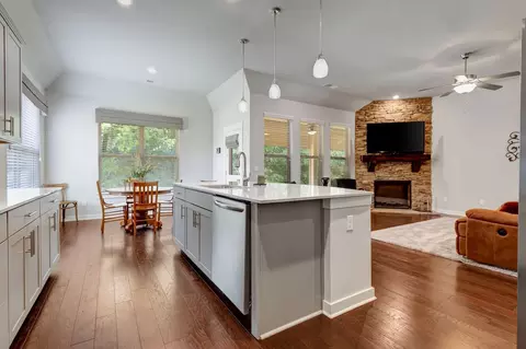 Kitchen - 1405 Burrows Ave, Murfreesboro, TN 37129 photo 5 of 9