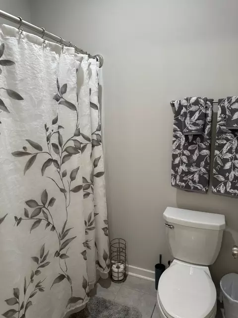 Bath - 1405 Burrows Ave, Murfreesboro, TN 37129 photo 7 of 8