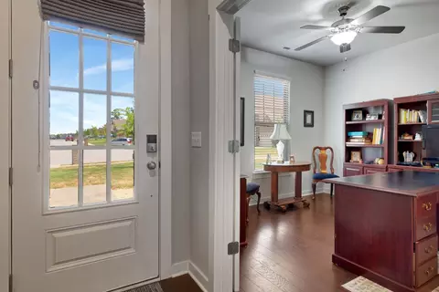 Entry Way - 1405 Burrows Ave, Murfreesboro, TN 37129 photo 2 of 5