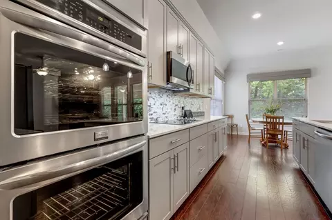 Kitchen - 1405 Burrows Ave, Murfreesboro, TN 37129 photo 2 of 9