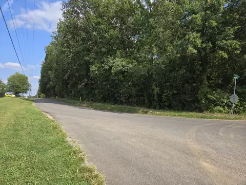 1 Cemetery Rd, Greenbrier, TN 37073