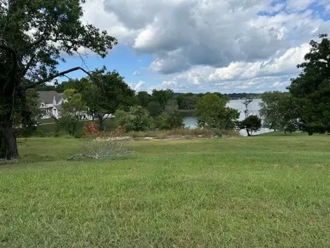 393 Bayshore Dr, Hendersonville, TN 37075