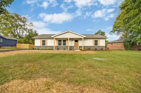 406 Crestview Dr, Crossville, TN 38555