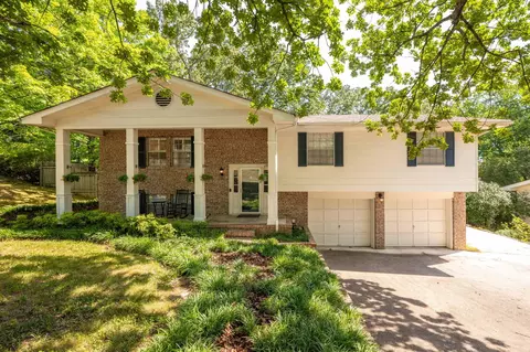 1305 Highcrest Dr, Hixson, TN 37343