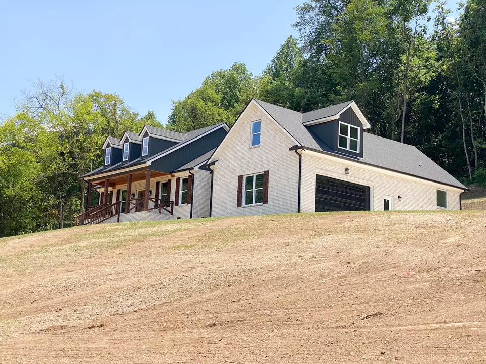 Exterior - 2043 Lynnville Hwy, Cornersville, TN 37047 photo 2 of 4