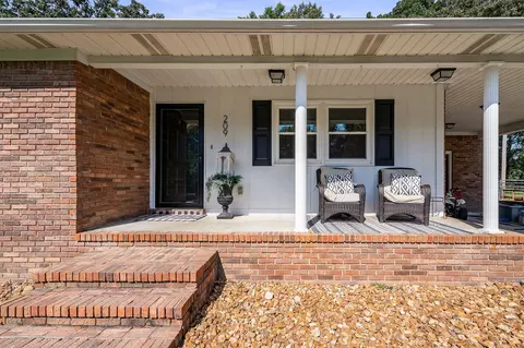 Exterior - 209 7th Ave S, Baxter, TN 38544 photo 4 of 11