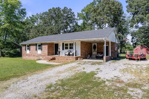 Exterior - 209 7th Ave S, Baxter, TN 38544 photo 6 of 11