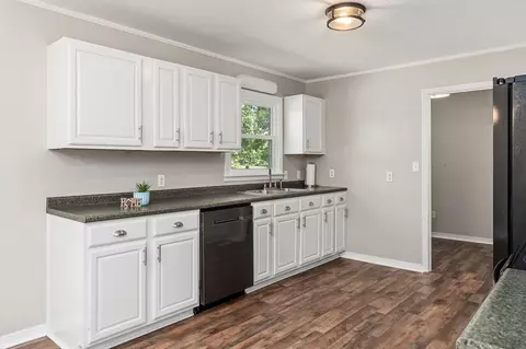 Kitchen - 209 7th Ave S, Baxter, TN 38544 photo 1 of 3