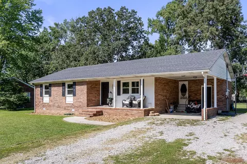 Exterior - 209 7th Ave S, Baxter, TN 38544 photo 7 of 11
