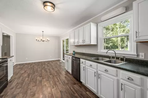 Kitchen - 209 7th Ave S, Baxter, TN 38544 photo 3 of 3