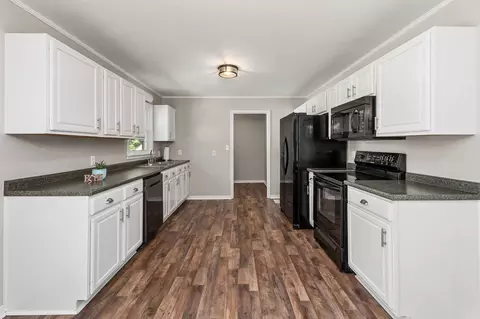 Kitchen - 209 7th Ave S, Baxter, TN 38544 photo 2 of 3