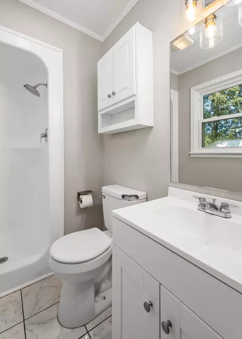Bath - 209 7th Ave S, Baxter, TN 38544 photo 3 of 4