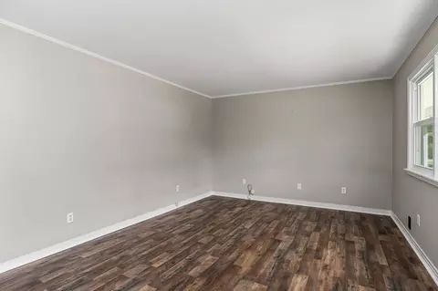 Living - 209 7th Ave S, Baxter, TN 38544 photo 1 of 4