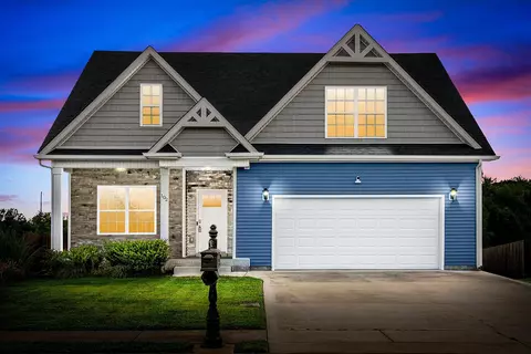 102 Sycamore Hill Dr, Clarksville, TN 37042