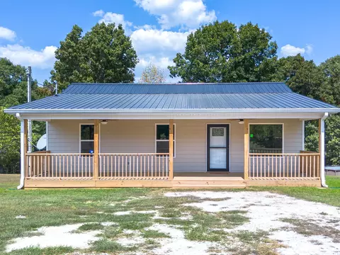 30045 Piper Dr, Bon Aqua, TN 37025