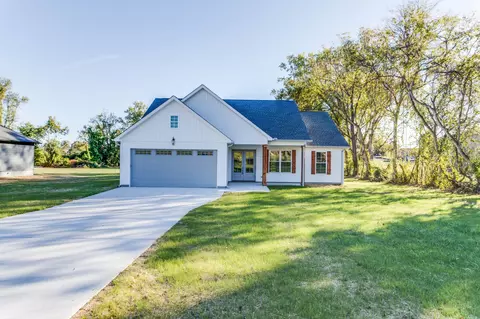 127 Lagoon Dr, Mcminnville, TN 37110