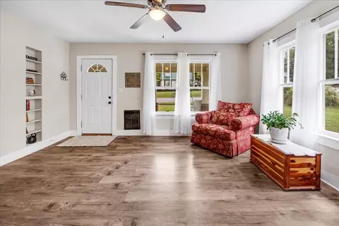 Living - 409 E Mclean St, Manchester, TN 37355 photo 2 of 2