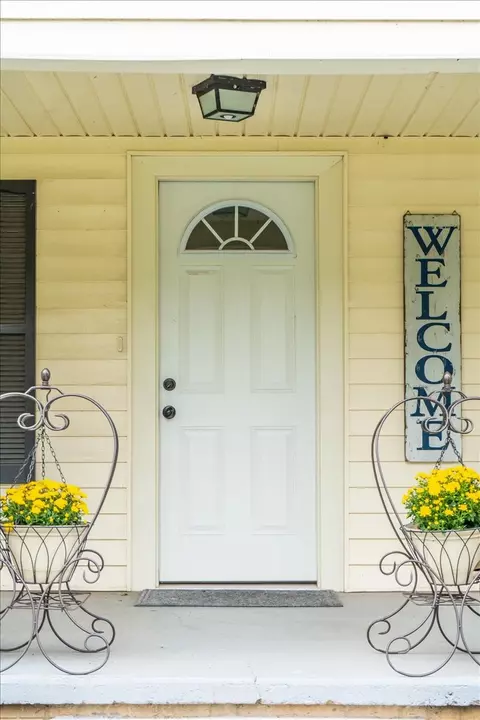 Entry Way - 409 E Mclean St, Manchester, TN 37355 photo 1 of 2