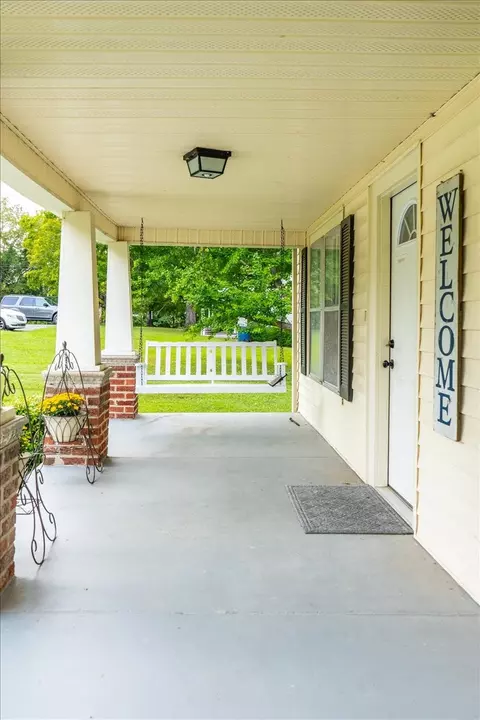 Exterior - 409 E Mclean St, Manchester, TN 37355 photo 3 of 10
