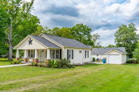 Exterior - 409 E Mclean St, Manchester, TN 37355 photo 7 of 10