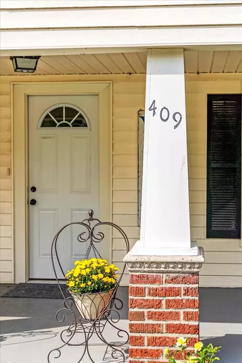 Exterior - 409 E Mclean St, Manchester, TN 37355 photo 9 of 10