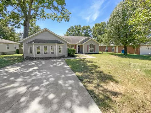 405 Lake Forest Dr, La Vergne, TN 37086