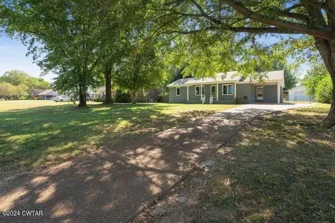 123 Hedgewood Dr, Lexington, TN 38351