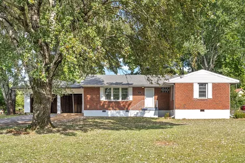 202 Park Ln, Clarksville, TN 37042