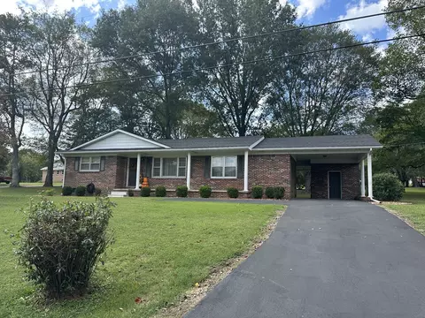 212 Chestnut St S, Bruceton, TN 38317