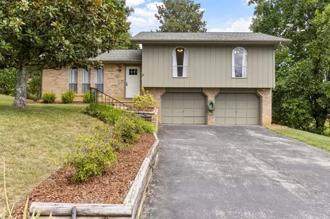 907 Sutton Dr, Hixson, TN 37343