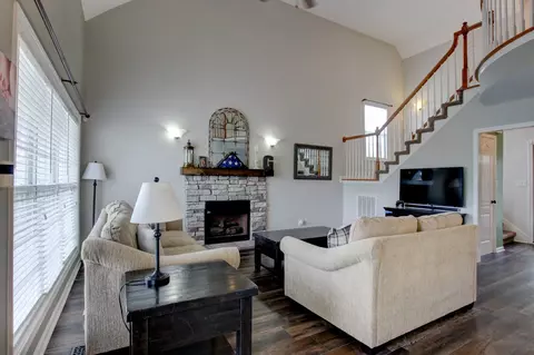 707 Shamrock Ct, Clarksville, TN 37043