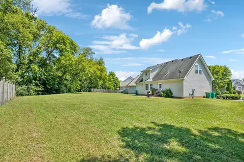 Exterior - 1022 Persimmon Dr, Spring Hill, TN 37174 photo 5 of 5
