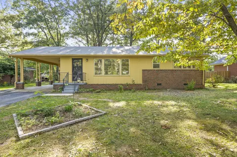 203 Fleming St, Tullahoma, TN 37388