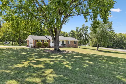1205 Green Valley Dr, Lewisburg, TN 37091