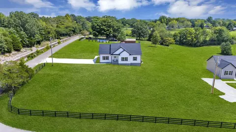 2059 Poplar Springs Rd, White Bluff, TN 37187