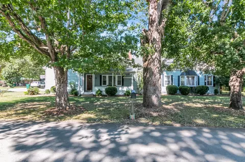 104 Powell Ave, Waverly, TN 37185