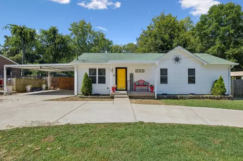 3129 E Lake Dr, Nashville, TN 37214