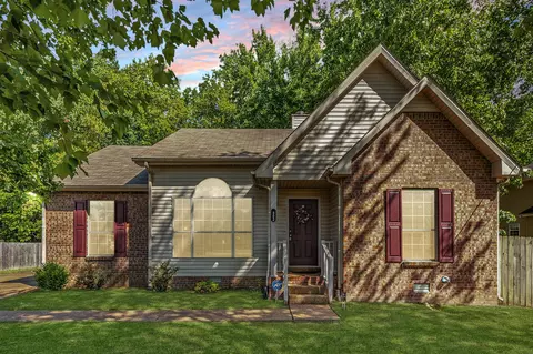 302 Hunterwood Dr, White House, TN 37188